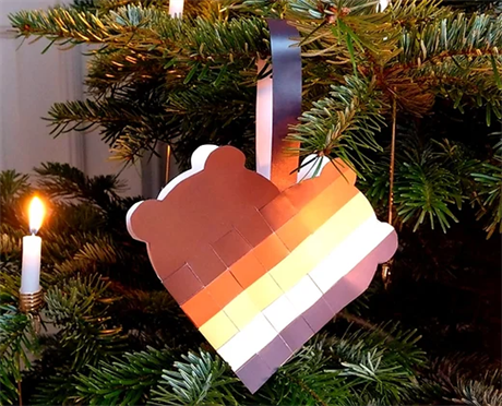 5 flettede julehjerter i bjørneflagets farver